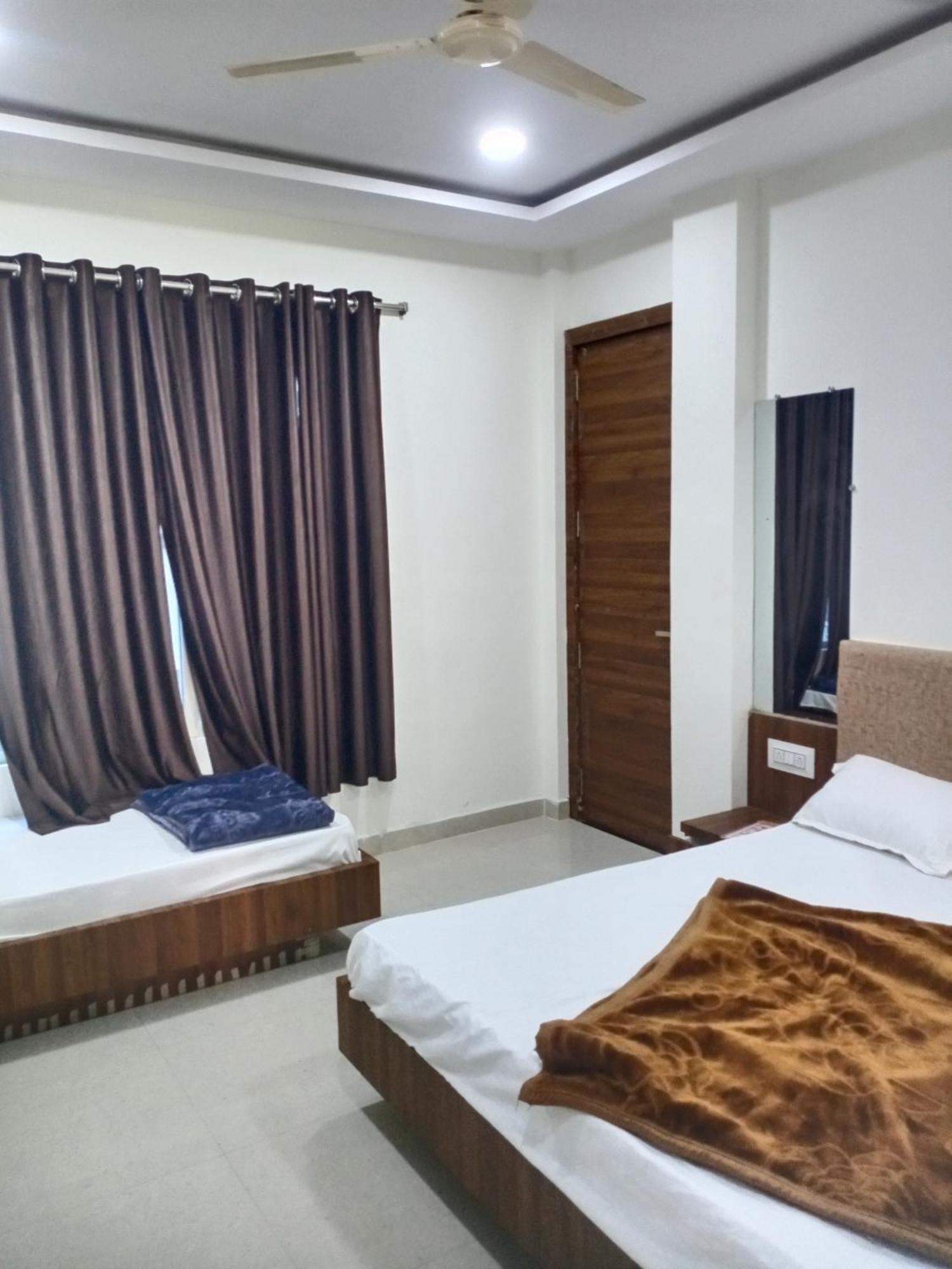 Hotel Soham Palace Ujjain Ngoại thất bức ảnh